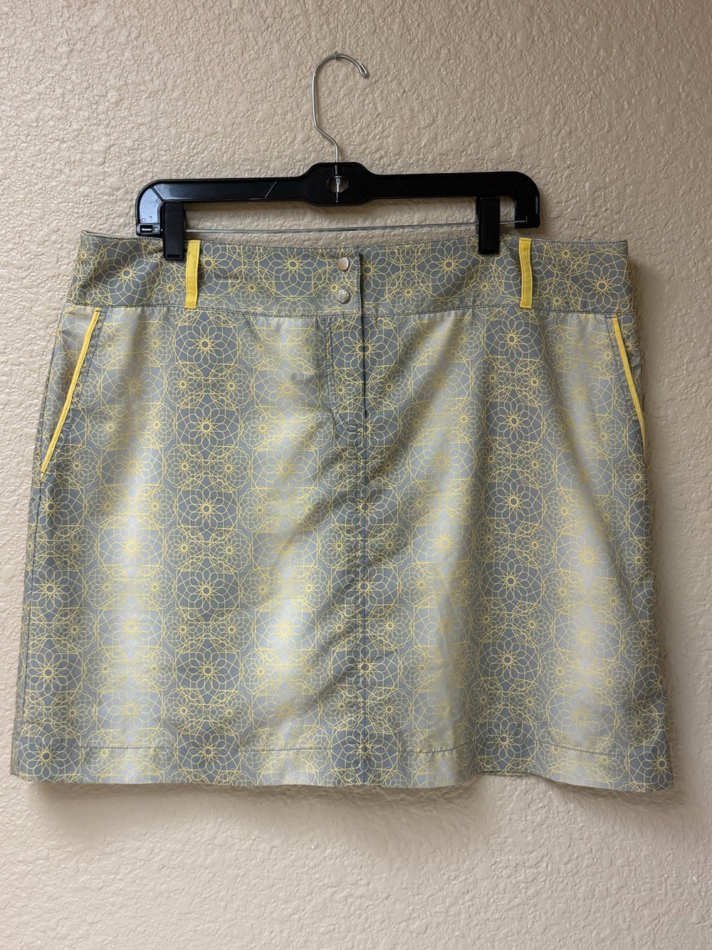 4/$20 Annika Cutter & Buck Yellow and Gray Patterned Mini Skirt